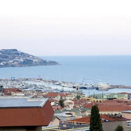 Holiday home House With 4 Bedrooms In With Wonderful Sea View And Furnished Terrace 500 M From The Beach
