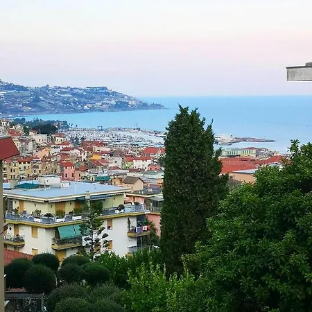 House With 4 Bedrooms In With Wonderful Sea View And Furnished Terrace 500 M From The Beach Holiday home *