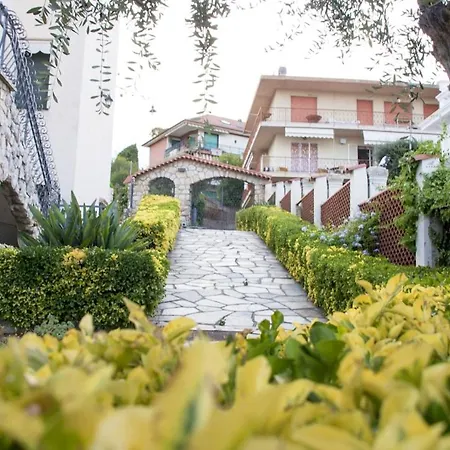 House With 4 Bedrooms In With Wonderful Sea View And Furnished Terrace 500 M From The Beach * Sanremo