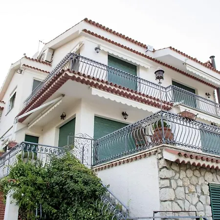 House With 4 Bedrooms In With Wonderful Sea View And Furnished Terrace 500 M From The Beach 펜션 *