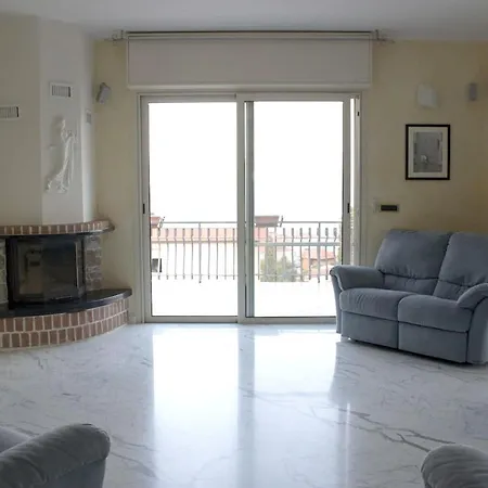 House With 4 Bedrooms In With Wonderful Sea View And Furnished Terrace 500 M From The Beach 펜션 산레모