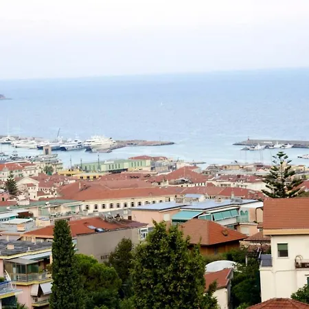 House With 4 Bedrooms In With Wonderful Sea View And Furnished Terrace 500 M From The Beach 펜션 산레모
