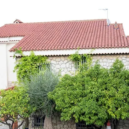 House With 4 Bedrooms In With Wonderful Sea View And Furnished Terrace 500 M From The Beach *